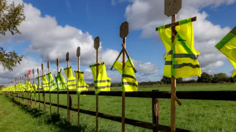 BD poppen met hesjes Oude Rijksweg Liempde